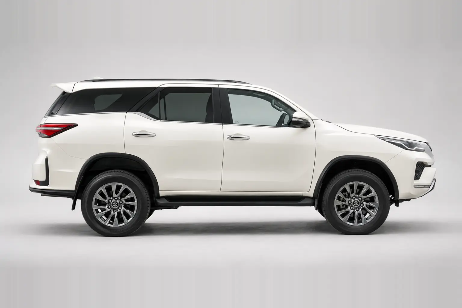 Fortuner: Perfil lateral
