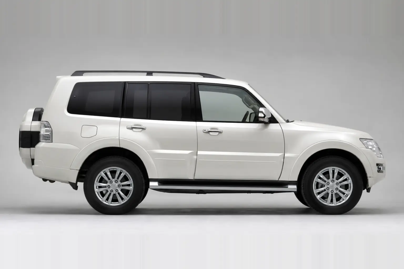Pajero V6: Perfil lateral
